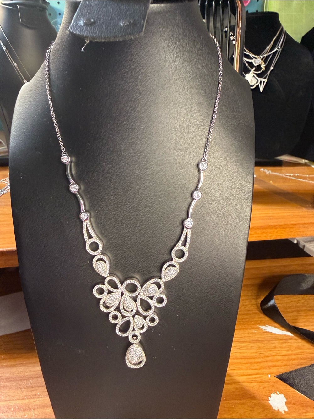 New Elegant 925 Silver moissanite Filigree Pendant Necklace - Women's Jewelry